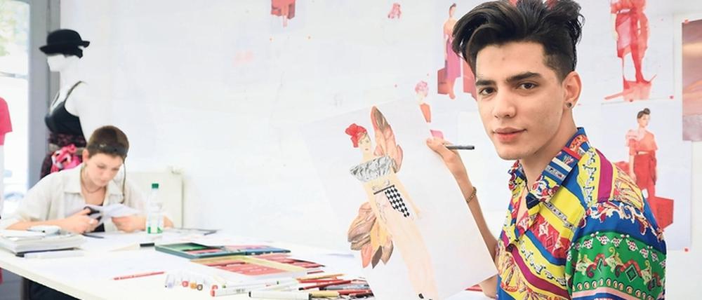 Massiullah Mollahzad beim Workshop bei „About: Fashion“ in Berlin.