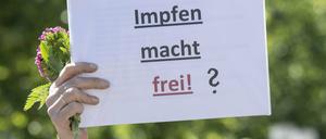 Bei Kundgebungen gegen die Corona-Maßnahmen kommt es deutschlandweit zu Antisemitismus.