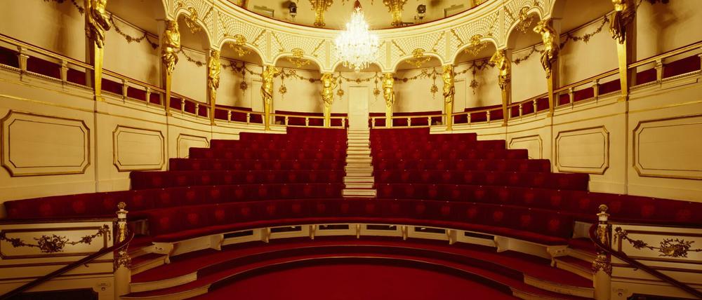 Schön, aber eng. Der Zuschauerraum des Schlosstheaters im Neuen Palais. Im Orchestergraben ist nicht genug Platz für den Sicherheitsabstand.