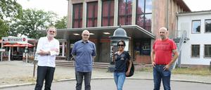 Ulrich Rauhut und Ulrich Pösselt, Geschäftsführer von Hauptstadt TV, mit den früheren Club-Betreibern, Shima und Ronald Engelhardt (v.l.).