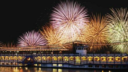 Berlin Schiffsbilder zu Wannsee in Flammen von 2017.