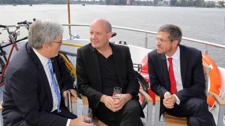 SprinD-Gründungsdirektor Rafael Laguna de la Vera (Mitte), Brandenburgs Wirtschaftsminister Jörg Steinbach (l.) und Oberbürgermeister Mike Schubert (beide SPD) 2019 in Potsdam.