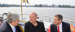 SprinD-Gründungsdirektor Rafael Laguna de la Vera (Mitte), Brandenburgs Wirtschaftsminister Jörg Steinbach (l.) und Oberbürgermeister Mike Schubert (beide SPD) 2019 in Potsdam.