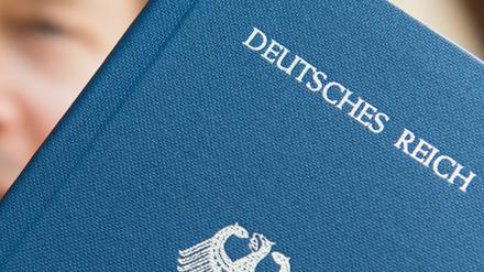 Reichsbürger erkennen die Bundesrepublik nicht an und nutzen selbstgemachte Dokumente (Symbolbild).