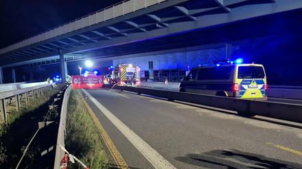 Die A10 musste nach dem Unfall zeitweise voll gesperrt werden.