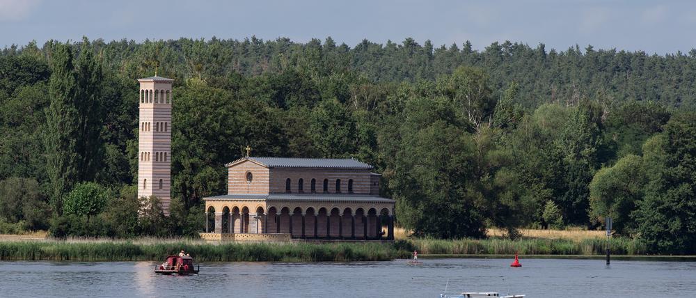 Blick auf die Sacrower Heilandskirche.