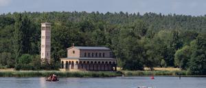 Blick auf die Sacrower Heilandskirche.