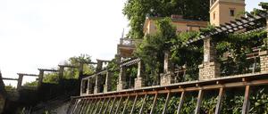 Als Erweiterung der Schlossanlage Sanssouci entstand der Winzerberg ab 1763 unterhalb des Mühlenberges. Am Wochenende von 10 Uhr bis 18 Uhr geöffnet.