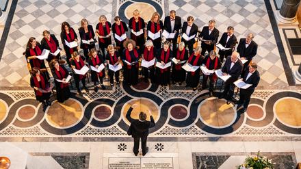 Der Vocalkreis Potsdam tritt am 18. September openair im Atrium an der Friedenskirche auf.  