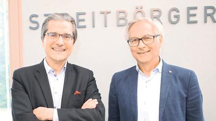 Seit 30 Jahren in Potsdam. Rechtsanwalt Michael Deppen (r.) kam gleich nach der Wende nach Potsdam und baute hier die heutige Kanzlei Streitbörger auf. Thorsten Purps (l.) ist seit 1992 dabei und zum Spezialisten für Bodenreform-Fälle geworden.