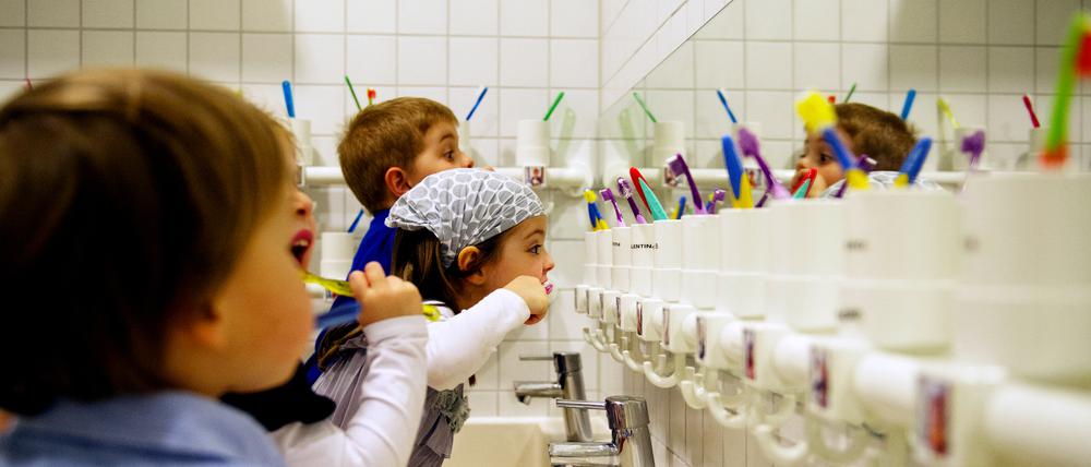 Die Kita kann nicht komplett kompensieren, wenn zu Hause nicht auf Mundhygiene geachtet wird.