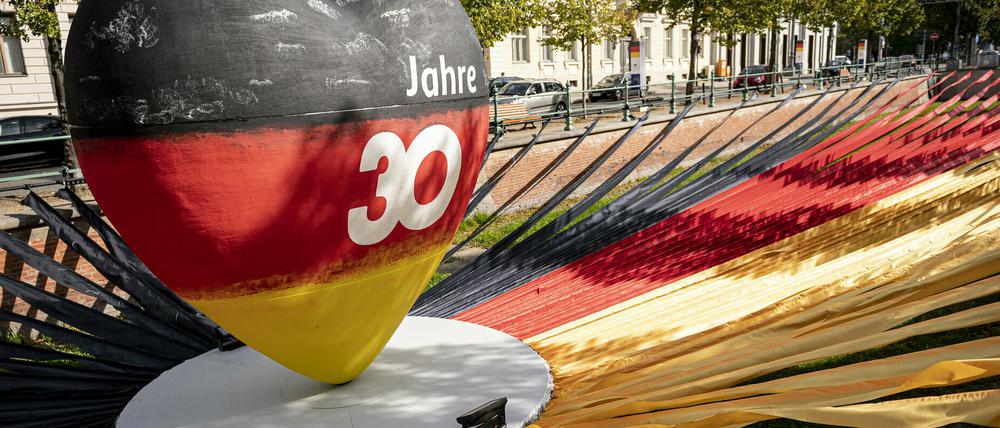 Das Einheits-Herz im Stadtkanal.