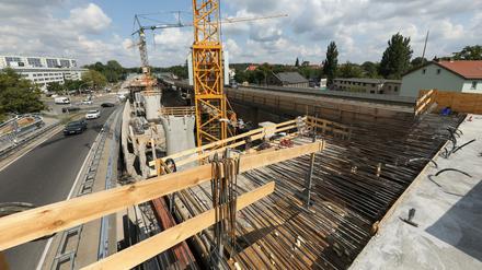 Baumaßnahmen an der Hochstraßenbrücke erfordern wieder einmal Verkehrseinschränkungen.