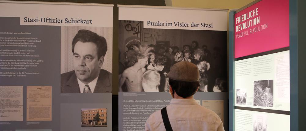 Die Ausstellung widmet sich Tätern ebenso wie Opfern.