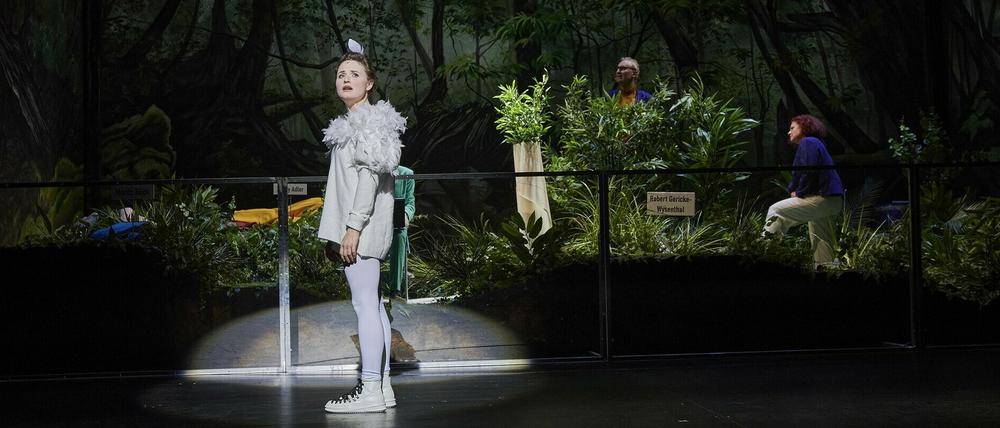 Der Engel der Geschichte (Mascha Schneider) in "Die Jury tagt" ist einer, der noch lernen muss - sich aber am Ende zum Racheengel aufschwingt.