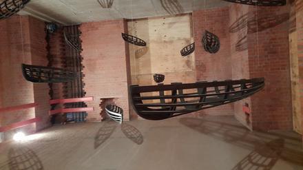Die Schau "Blickwinkel 1.0" versammelt erstmals zeitgenössische Kunst im Rohbau des Turms der Garnisonkirche. Darunter auch Arbeiten von Chris Hinze.