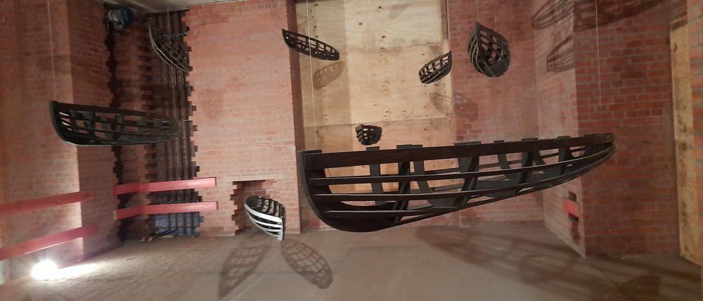 Die Schau "Blickwinkel 1.0" versammelt erstmals zeitgenössische Kunst im Rohbau des Turms der Garnisonkirche. Darunter auch Arbeiten von Chris Hinze.