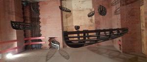 Die Schau "Blickwinkel 1.0" versammelt erstmals zeitgenössische Kunst im Rohbau des Turms der Garnisonkirche. Darunter auch Arbeiten von Chris Hinze.