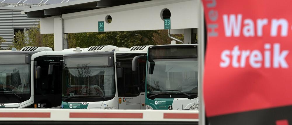 Für Freitag hat Verdi erneut zu einem Warnstreik, wie hier am 29. September 2020, aufgerufen. 