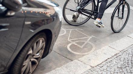 Zugeparkte Radwege sind ärgerlich - und auch gefährlich.