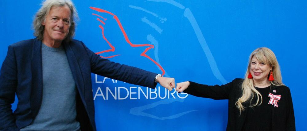 Radio Teddy-Geschäftsführerin Katrin Helmschrott und Gründungsgesellschafter Friedhelm Schatz haben den Verdienstorden des Landes Brandenburg erhalten. Foto: Radio TEDDY/obs