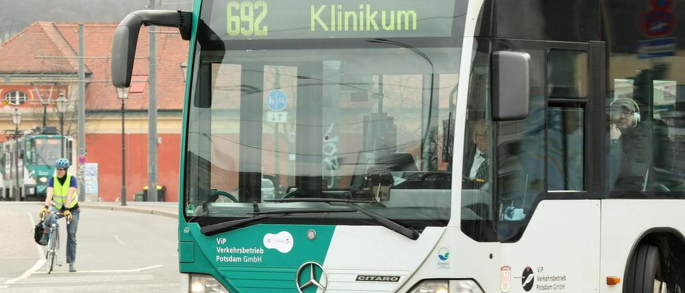 Private Subunternehmen haben neue Aufträge des kommunalen Verkehrsbetriebs bekommen.