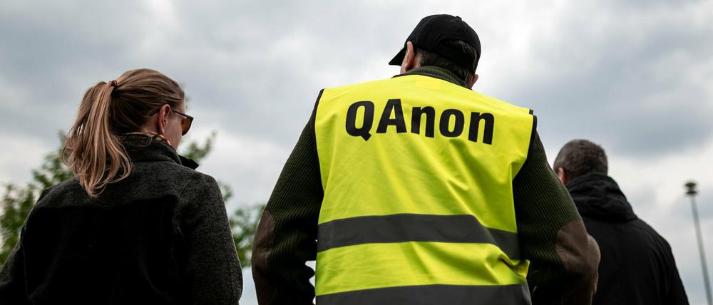 Der Qanon-Verschwörungsmythos breitet sich auch in Brandenburg aus.