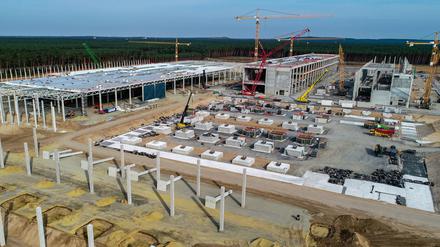 Blick über die Baustelle der Tesla-Gigafactory.