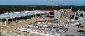 Blick über die Baustelle der Tesla-Gigafactory.