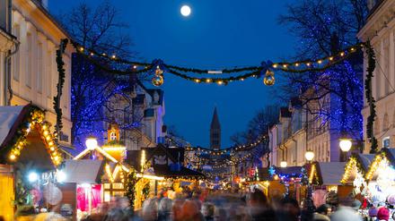 Der Blaue Lichterglanz ist Brandenburgs größter Weihnachtsmarkt.