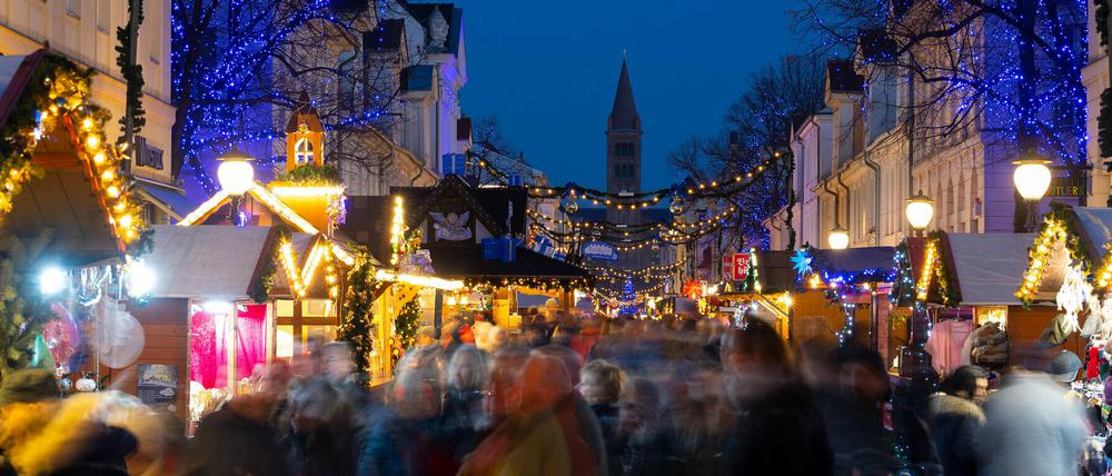 Der Blaue Lichterglanz ist Brandenburgs größter Weihnachtsmarkt.