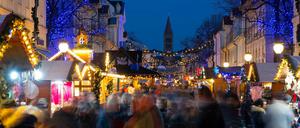 Der Blaue Lichterglanz ist Brandenburgs größter Weihnachtsmarkt.