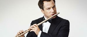 Flötist Emmanuel Pahud ist der Solist in dem Konzert, mit dem die Kammerakademie Potsdam ihren Wiedereinstand im Schlosstheater gibt.