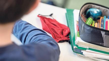 Keine flächendeckenden Bildungslücken. Nach der Auswertung der Lernstandserhebung fordern einige Schulen vom Land Unterstützung, um versäumten Stoff nachzuholen. Das Bildungsministerium plant deshalb, Studenten als zusätzliche Kräfte einzusetzen.