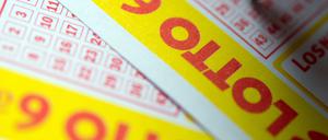 Der Lotto-Gewinner plant nun eine Wohnmobilreise mit seiner Frau.