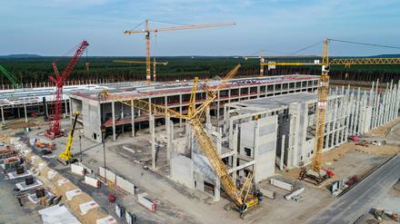 Blick über die Baustelle der Tesla-Fabrik.