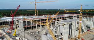 Blick über die Baustelle der Tesla-Fabrik.