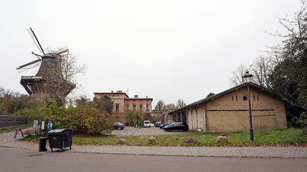 Die Nebengebäude der Mühle werden saniert.