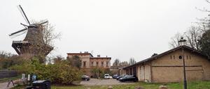 Die Nebengebäude der Mühle werden saniert.