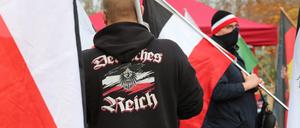 Rechtsextremisten aus der Reichsbürgerszene demonstrierten am Neuen Palais für die Rückkehr zur Monarchie.