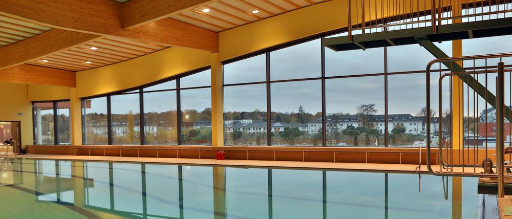 Fast zehn Jahre nach Baustart ist die neue Therme am Zernsee endlich vollendet.