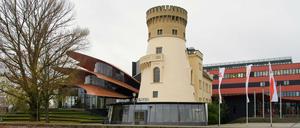 Blick aus das Hans Otto Theater und den Turm des Restaurants "Il Teatro".
