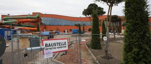 Noch ist das Freizeit- und Erholungsbad "Havel-Therme" nicht vollendet, es gibt aber bereits neue Kosten.