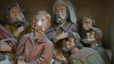 Der Altar der Kirche in Schönfeld soll restauriert werden.