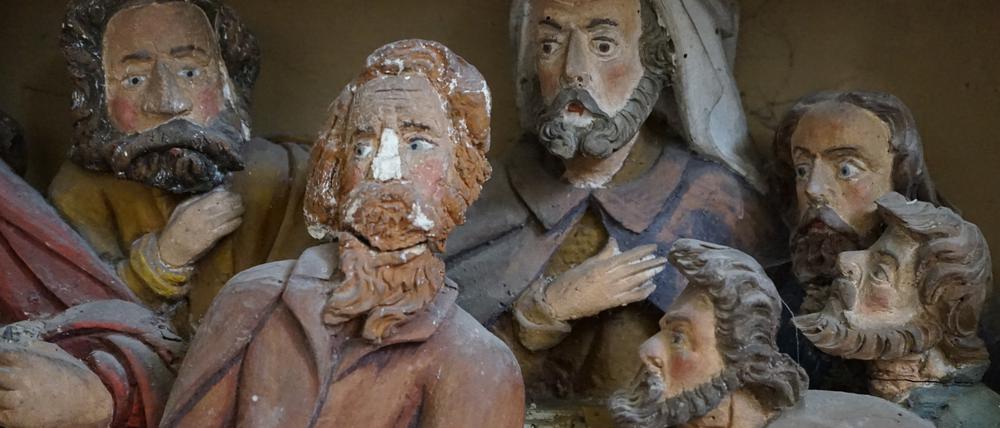 Der Altar der Kirche in Schönfeld soll restauriert werden. 