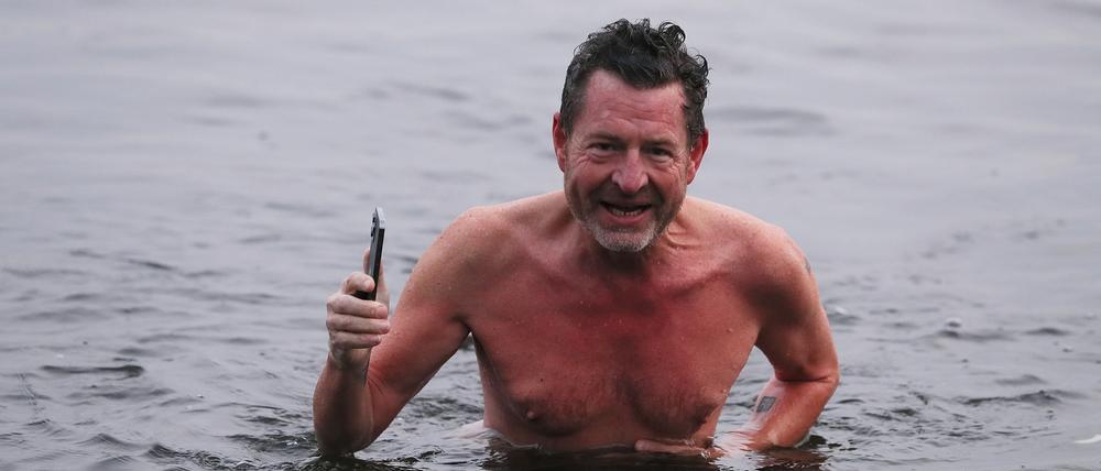 Kai Diekmann nimmt regelmäßig ein Bad im Jungfernsee - auch bei eisiger Kälte.