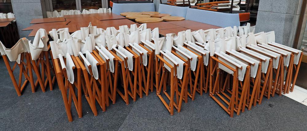 Geschlossene Gastronomie, wie hier in der Wilhelmgalerie am Platz der Einheit in der Potsdamer Innenstadt.