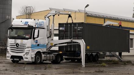 Die Labor-Container bringen alles mit, was man für die Produktion von Corona-Tests benötigt