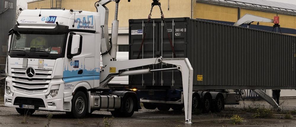 Die Labor-Container bringen alles mit, was man für die Produktion von Corona-Tests benötigt