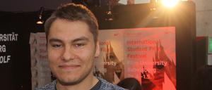 Chris Miera Regisseur ("Ein Weg") studierte an der Filmuniversität Babelsberg.